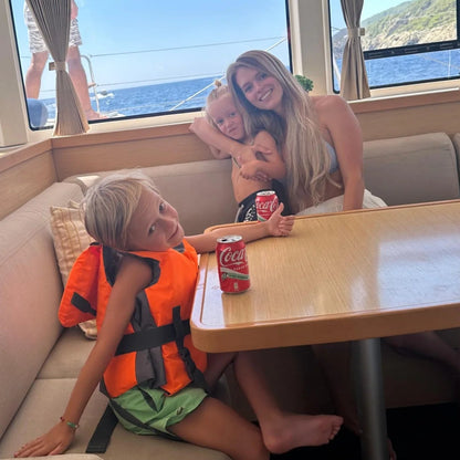 Nanny babysitter Little Lux Ibiza Ellis